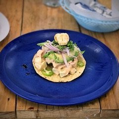 Extra para tu aguachile · Atún, camarón cocido o tostitos (30 g)